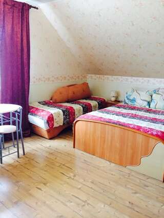 Гостевой дом Lana House Пярну Двухместный номер с двуспальной кроватью и дополнительной кроватью-2