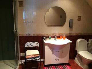 Гостевой дом Lana House Пярну Трехместный номер эконом-класса с общей ванной комнатой-4
